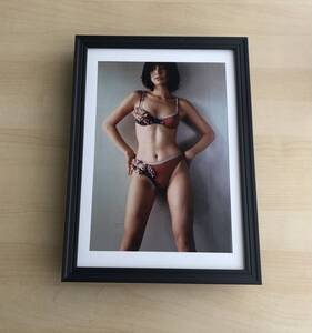 kj ★額装品★ 井川遥 グラビア セクシー ビキニ 貴重写真 A4サイズ額入り ポスター風デザイン アートフレーム 水着 お宝