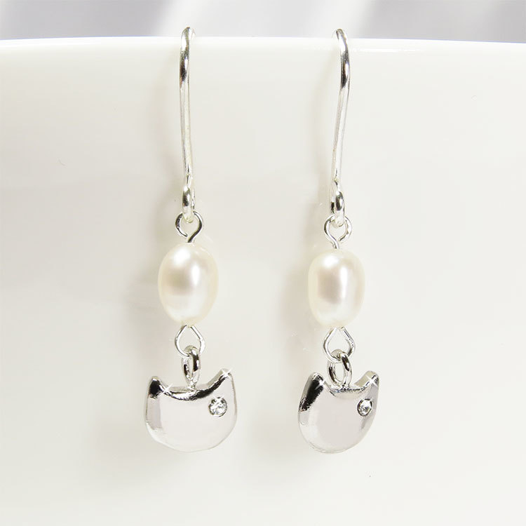 Pendientes lindos con cara de gato Pendientes de gancho de perlas de agua dulce Swarovski de plata 925, hecho a mano, Accesorios (para mujeres), pendientes, pendientes