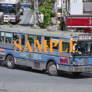 Ｆ【バス写真】L版２枚 那覇交通 いすゞBU-04の画像2
