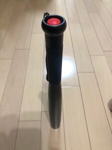 防犯用長い固い懐中電灯
