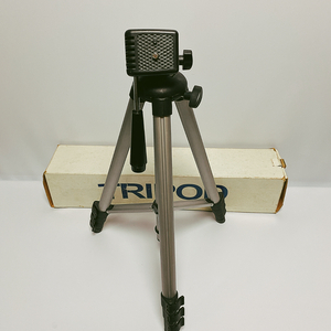 ＴＲＩＰＯＤ　ＭＯＤ ６００　三脚　カメラスタンド　小型　軽量　シルバー