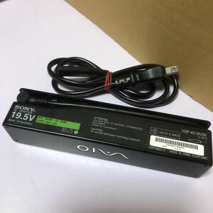 中古SONY/ソニー 純正ACアダプター ◆VGP-AC19V29/19.5V 4.7A/外径約6mm 内径約4mm◆ ソニーAC19.5V14S 動作品SHA859