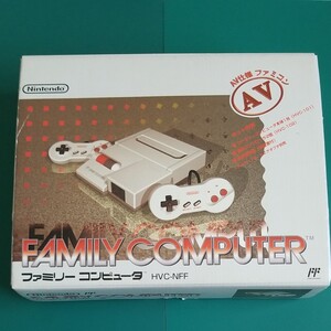 NEWファミコン本体(HVC-101)&コントローラー2個(HVC-102)