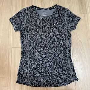 【美品】NIKE DRI-FIT Tシャツ ランニングウェア 半袖Tシャツ Tシャツレディース ナイキ Sサイズ ドライフィット