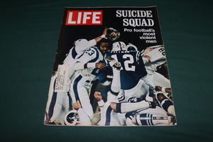 70s LIFE 雑誌 ヴィンテージ ライフ フォト エッセイ アメリカ / アメフト Suicide Squad, Pro Football Men 表紙 1971