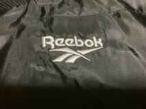 超美品Reebokリバーシブル黒全体ロゴ入り、ロゴ白（刺繍）黒、ロゴ白（刺繍）ジャンパー　サイズＭ_画像6