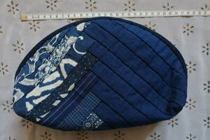 ハンドメイド*藍の古布で作った大きめポーチ*パッチワーク*手縫い*マチ大きめ*自立式*バッグinバッグ