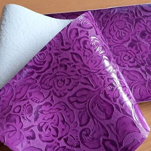 革ハギレ 薔薇型押し レッドパープル レザークラフト
