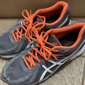 ニューバランス NIKE ESSENTIAL アシックスasics
