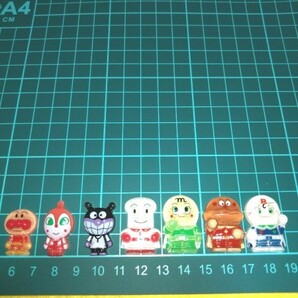 アンパンマンシリーズ デコパーツ 7種類×各5個 合計35個セット+ジビッツ土台パーツ付き B