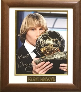 ◆ Pavel Nedved パベル・ネドベド バロンドール受賞数量限定サイン入りフォト 生写真2枚/証明書あり 額寸31.0 × 36.0 cm【送料無料】◆