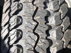 ほぼ未使用ラジアルタイヤ 225/70R15 GOODYEAR WRANGLER AT/Sグッドイヤーラングラー 1本 JEEP CHEROKEEエスケープエクスプローラー JIMNY