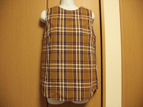 ★1回着!GU 後ろ開き チェック ノースリブラウス ブラウン系 サイズМ/used ジーユー★