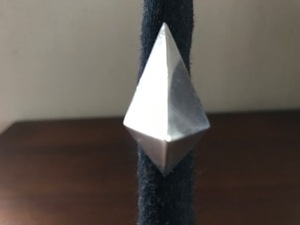 ハンドメイド　四角錐しかくすい　シルバーリング　立体デザイン