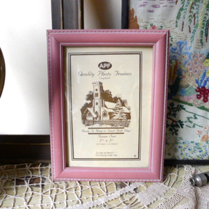 英国 アンティーク 　アクリル　フォト　フレーム　ガラス付き　ピンク　 額縁 　ビンテージ イギリス雑貨 