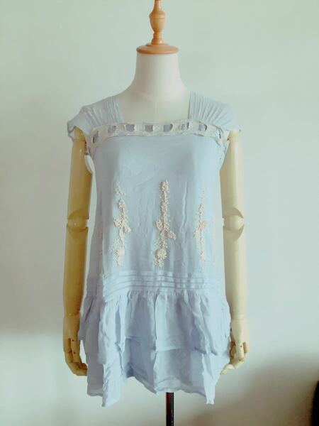 キッズ140サイズ【TWINSET】ツインセット　ビーズ刺繍　シフォン　ワンピースドレス　ライトブルー