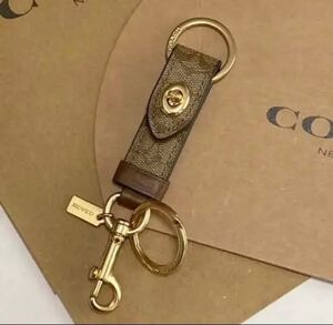 再入荷 コーチ 新品 キーホルダー トリガー シグネチャー カーキ