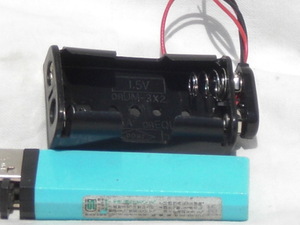 秋月電子製の単３電池２個用の電池ケースで電池スナップ付きコード使用の２個組みの新品未使用品です。