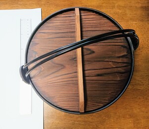 直径27cmの鉄製、いろり鍋です、木製蓋付き