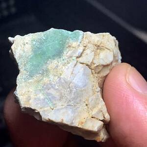 雲南省産バリサイト Variscite・27g（中国産鉱物標本）