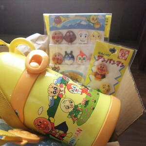 アンパンマン水筒 象印+お弁当ピック、ボタン付