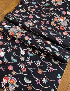正絹 型染め 花舞蝶文様 金彩 可愛い ハギレ