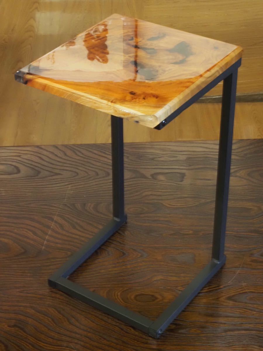 リバーテーブル ハンドメイド 30×30 木曽ケヤキ 鉄脚 リビング 寝室 サイドテーブル エポキシレジンテーブル, 家具, インテリア, テーブル, サイドテーブル