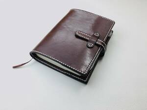 [ hand .] almost day 5 year notebook . possible to use chocolate color original leather cover ( unbleached cloth stitch )* adjust function. pen holder attaching 