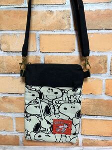No. 148 サコッシュ スマホ入れ☆SNOOPY白