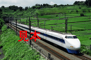 鉄道写真、35ミリネガデータ、136363660011、100系（G50編成）、JR東海道新幹線、掛川～静岡、2003.07.31、（3104×2058）