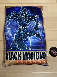 【限定品】新品 遊戯王×しまむら クッション カード YU－GIーOH ブラックマジシャン yugioh 日本限定品 b