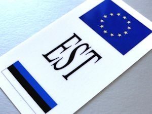 u2M■エストニア ステッカー M 縦 12cm × 横 6.5cm サイズ■オリジナルビークルID 国旗 耐水シール ヨーロッパ EU