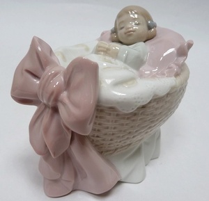 (☆BM5)☆[SALE]LLADRO/リヤドロ＃6977 スイートベイビー A NEW TREASURE BABY 女の子フィギュリン 赤ちゃん 希少 レア 入手困難 廃盤