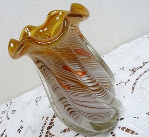 (☆BM)☆[SALE]昭和レトロ ガラス 飴色×白 マーブル フラワーベース 花瓶 ツイスト 高さ27㎝ 重さ3.4kg 琥珀色 黄色 アンティーク