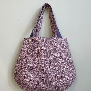 リバティ生地を使ったふっくらまるみのトートバッグ ハンドメイド
