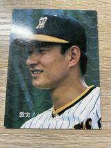 １９７６年　No1012 山本和行　阪神　　カルビープロ野球カード_画像1