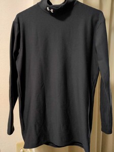 UNDER ARMOUR インナートップス
