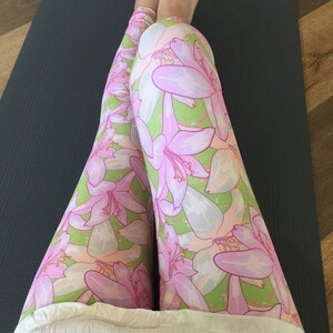 《セール》ユリ柄レギンスMサイズ ヨガウェア ヨガパンツ トレーニングにも