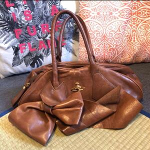 ハンドバッグ ヴィヴィアンウエストウッド Vivienne Westwood ブラウン 本革 大きめ
