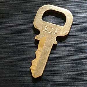 [ postage 63 jpy ]326 key LOUIS VUITTON Louis Vuitton south capital pills key lock katenapado lock bato lock key . pills breaking the seal original Gold gold bi ton 