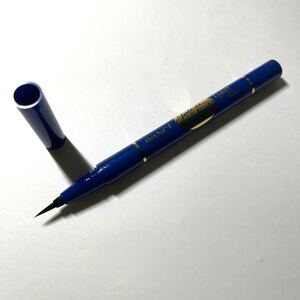 アヴァンセ ジョリ・エ ネイビー リキッドアイライナー