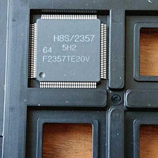 HD64F2357TE20V RENESAS 1個 長期保管品