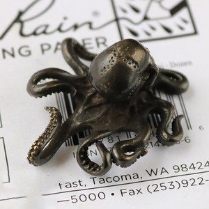 真鍮　レトロ　レッドスカル　タコ　動物のおもちゃ　小型の装飾品　置物　ギフト　A2664
