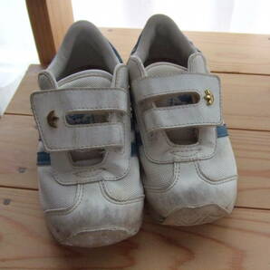 adidas*アディダス*水色*USED*かっこいいスニーカー*15cm*マジックテープ着脱しやすい*の画像1