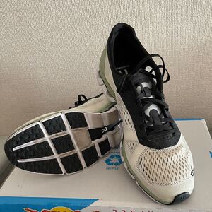 ON ランニングシューズ Cloudboom メンズ 26cm