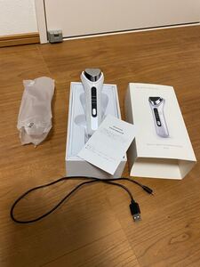 超音波美顔器です!数回しか使用していないのでほぼ未使用に近いと思います。充電コードはついてますが差し込み口はありません。