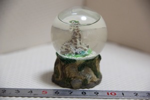 Кирин маленький снежный купол водяной перчатки Поиск животных фигура