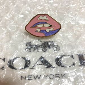 coach コーチ ピンバッチ くちびる ゴールドカラー