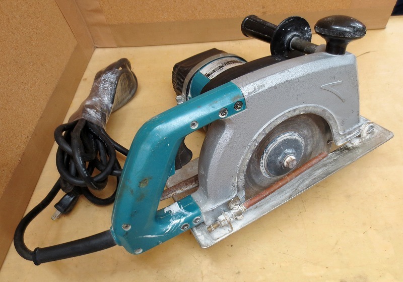 ⑤新品 マキタ 4107R 180mmカッタ AC100V 湿式ダイヤモンドホイ-ル付 ...