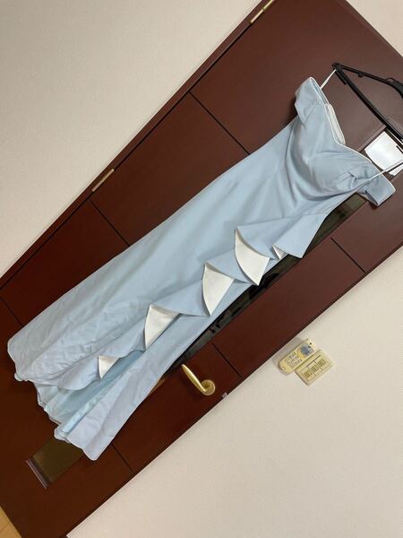 オフショルダー 水色ロングドレス